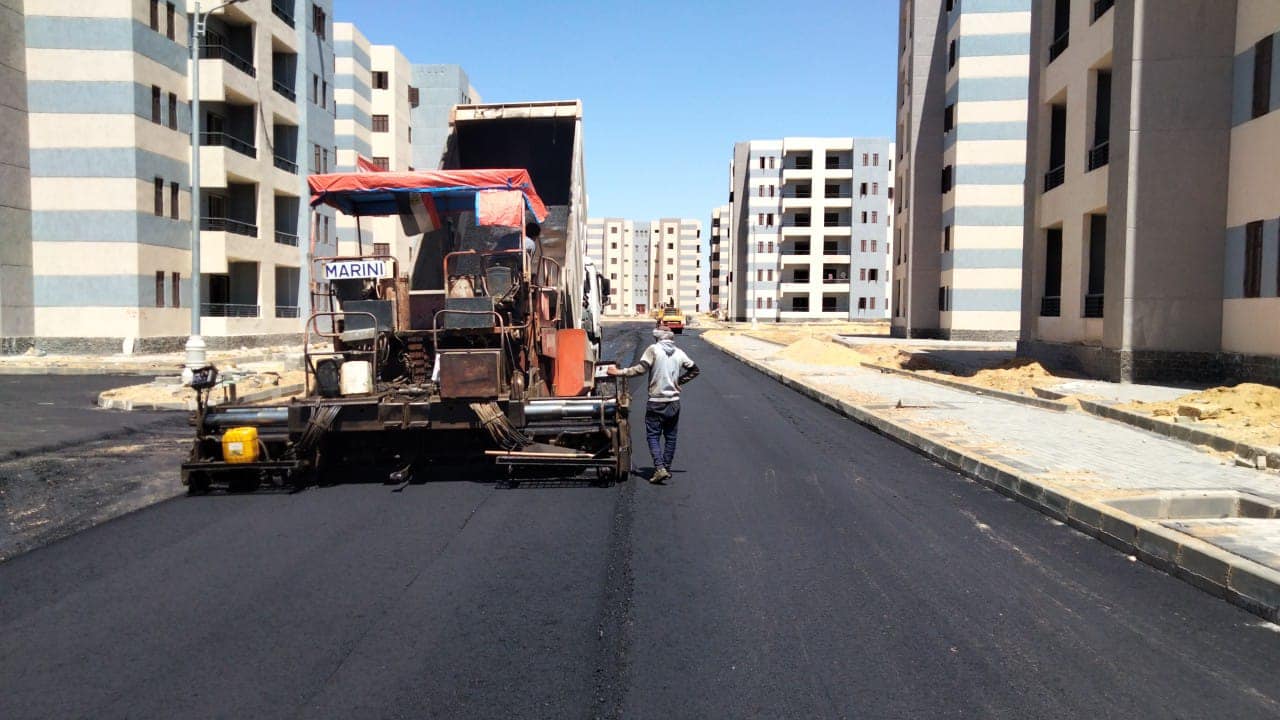 رئيس جهاز مدينة " حدائق العاصمة " يتفقد أعمال الطرق والإسكان والمرافق